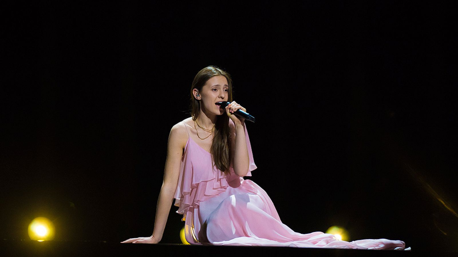 Eurovisión - Lituania: Ieva Zasimauskaite canta "When we're old" en la final de Eurovisión 2018 - rtve.es