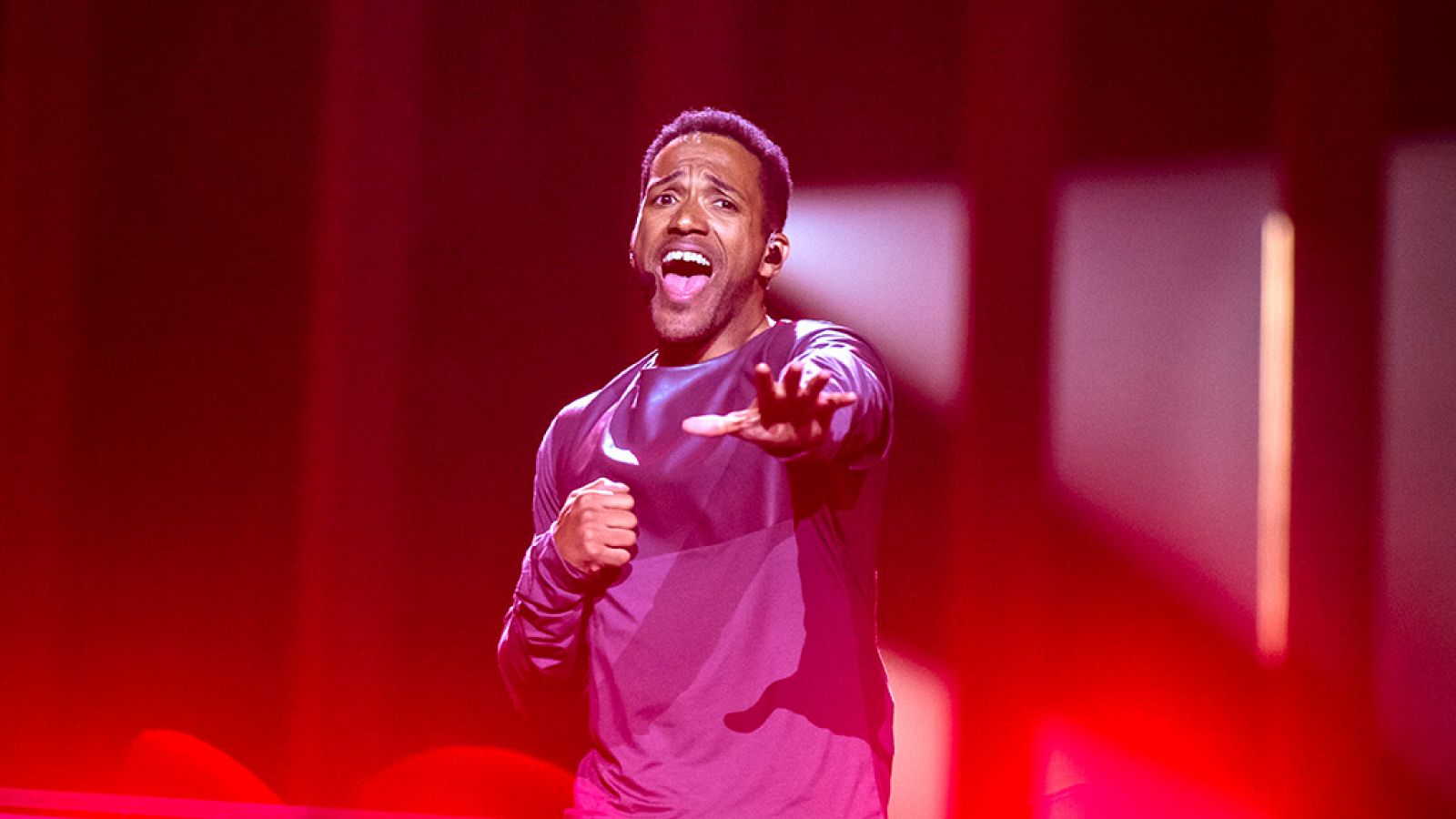 Eurovisión - Austria: Cesár Sampson canta "Nobody but you" en la final de Eurovisión 2018