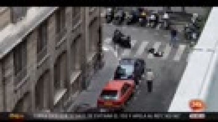 Informativo 24h - Un hombre mata con un cuchillo a un viandante en París y hiere a otros cuatro antes de ser abatido