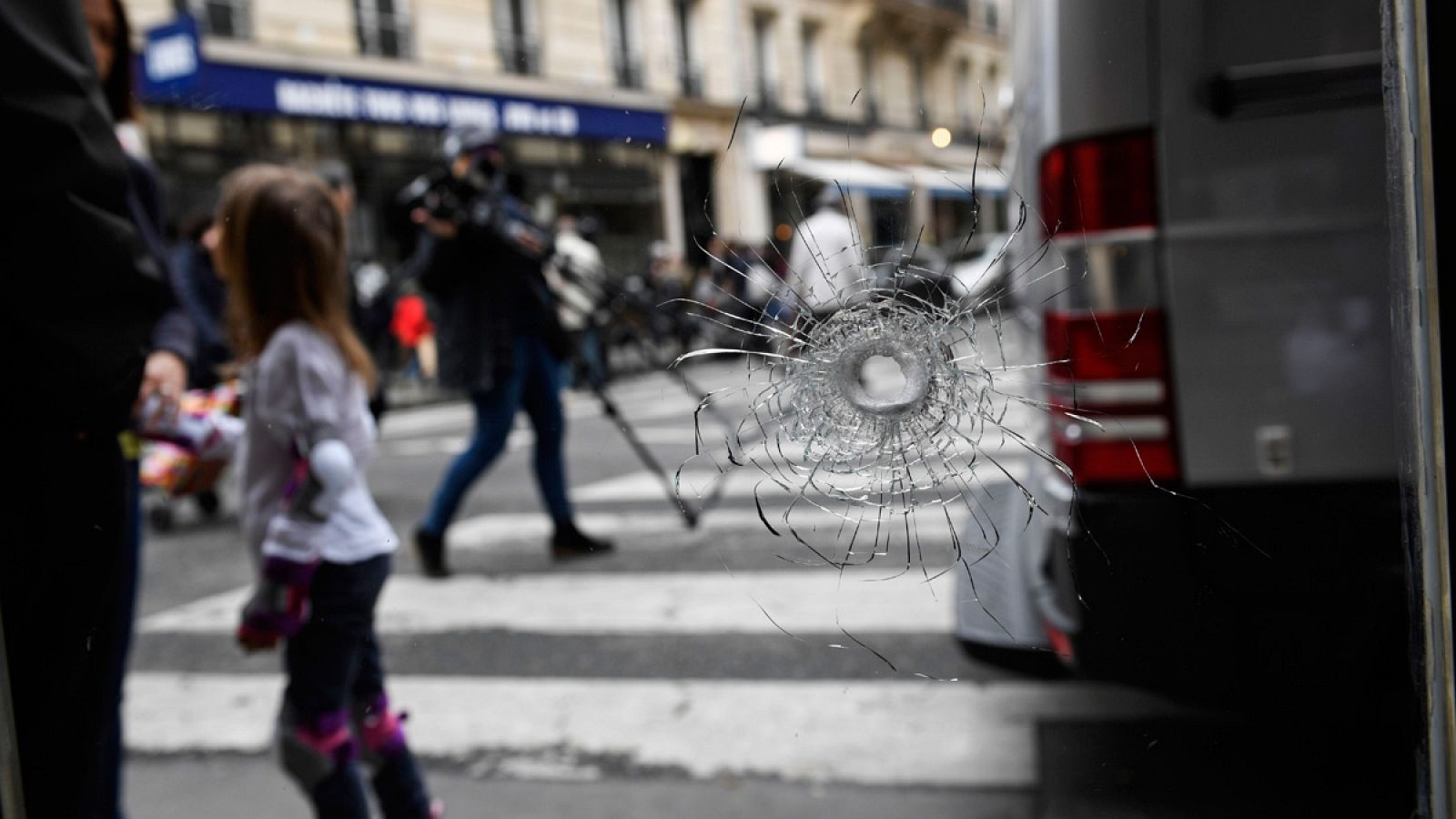 Telediario 1: La rápida actuación policial contuvo el ataque en París, cuyo sospechoso estaba fichado | RTVE Play