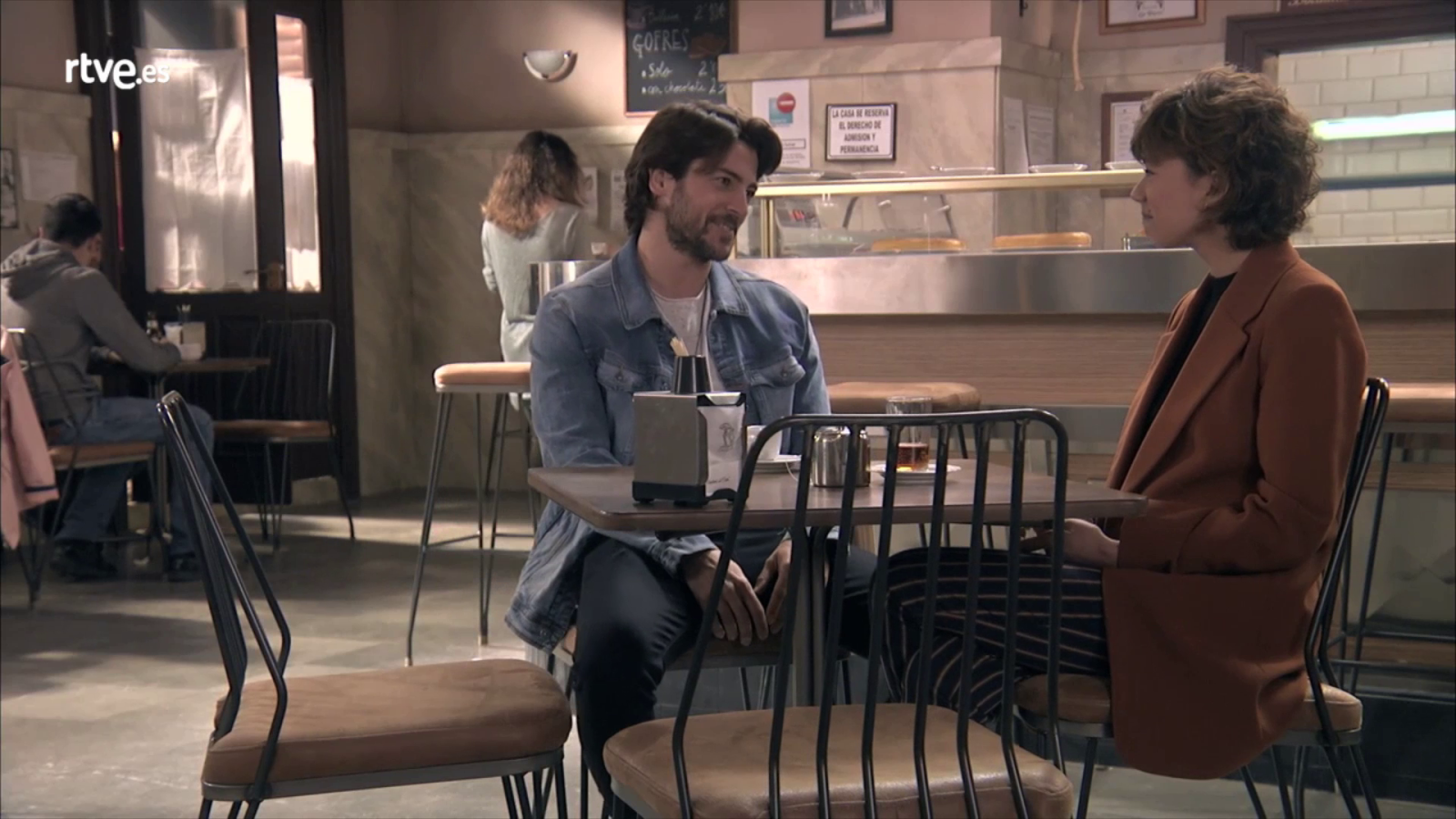 Servir y proteger - Alicia entierra el hacha de guerra con Íker