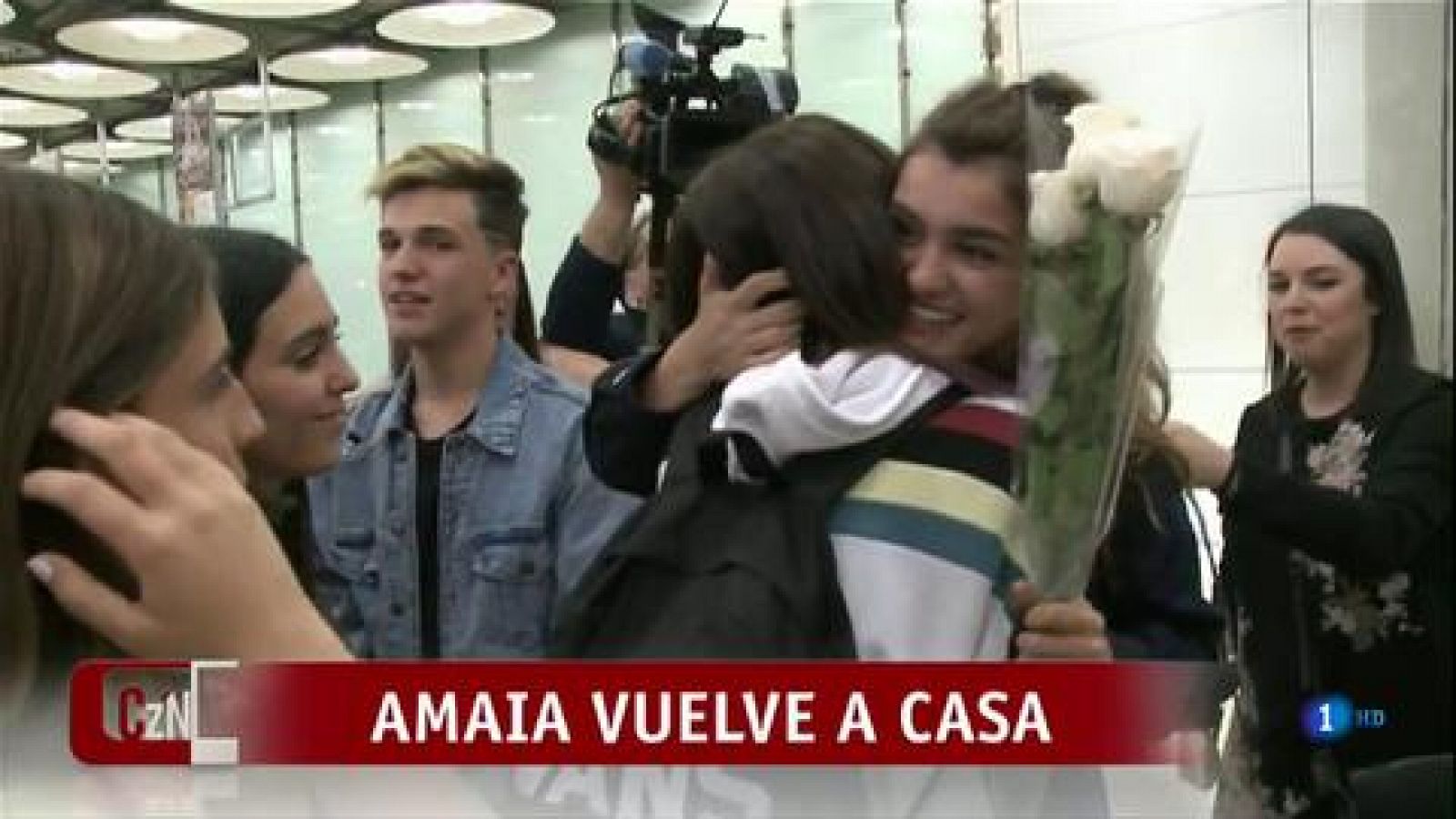 Corazón - Amaia, recibida por los fans en el aeropuerto