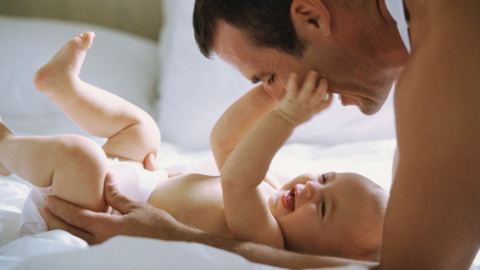 El Constitucional admite a trámite el recurso de un padre para reclamar un permiso de pateridad igualitario