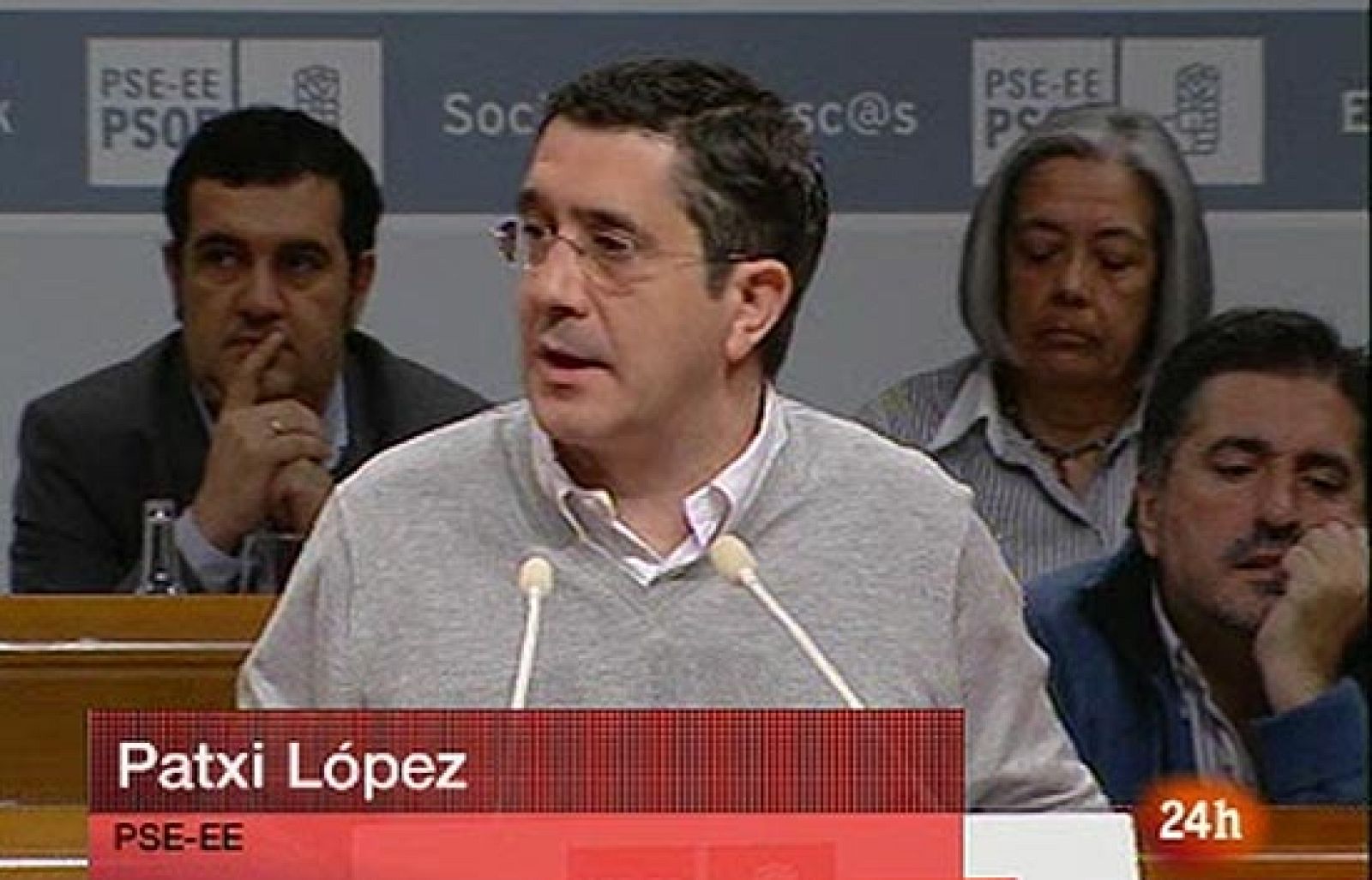 El candidato a lehendakari, Patxi López, ha criticado en el comité nacional del PSE a aquellos que califican de "antinatura" su pacto con el PP pero ven con buenos ojos el apoyo que recibía Ibarretxe de los que no condenan la violencia en el País Va