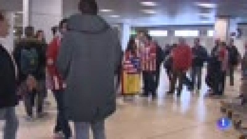 Los aficionados del Atlético han viajado a Lyon por tierra y aire. Todos con la ilusión de traerse de Lyon una nueva Europa League.