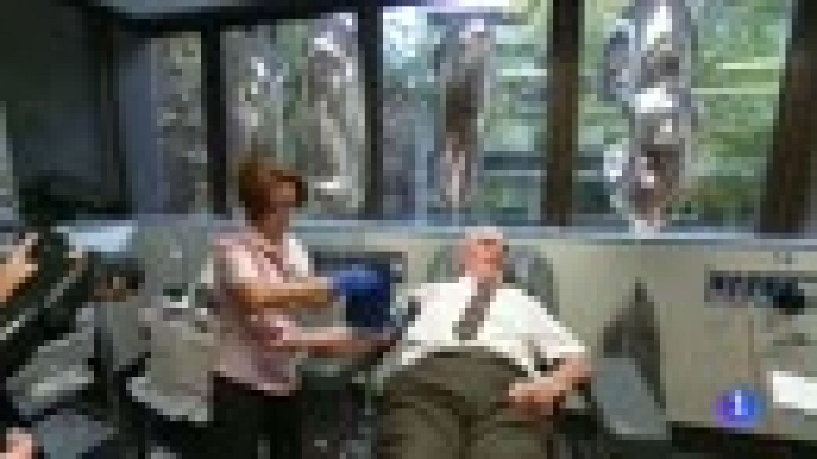 El "hombre del brazo de oro" dona sangre por última vez tras salvar la vida a 2,4 millones de bebés