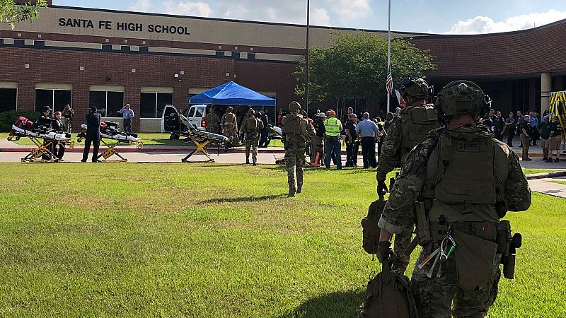 Un estudiante mata a una decena de personas en un instituto de Texas