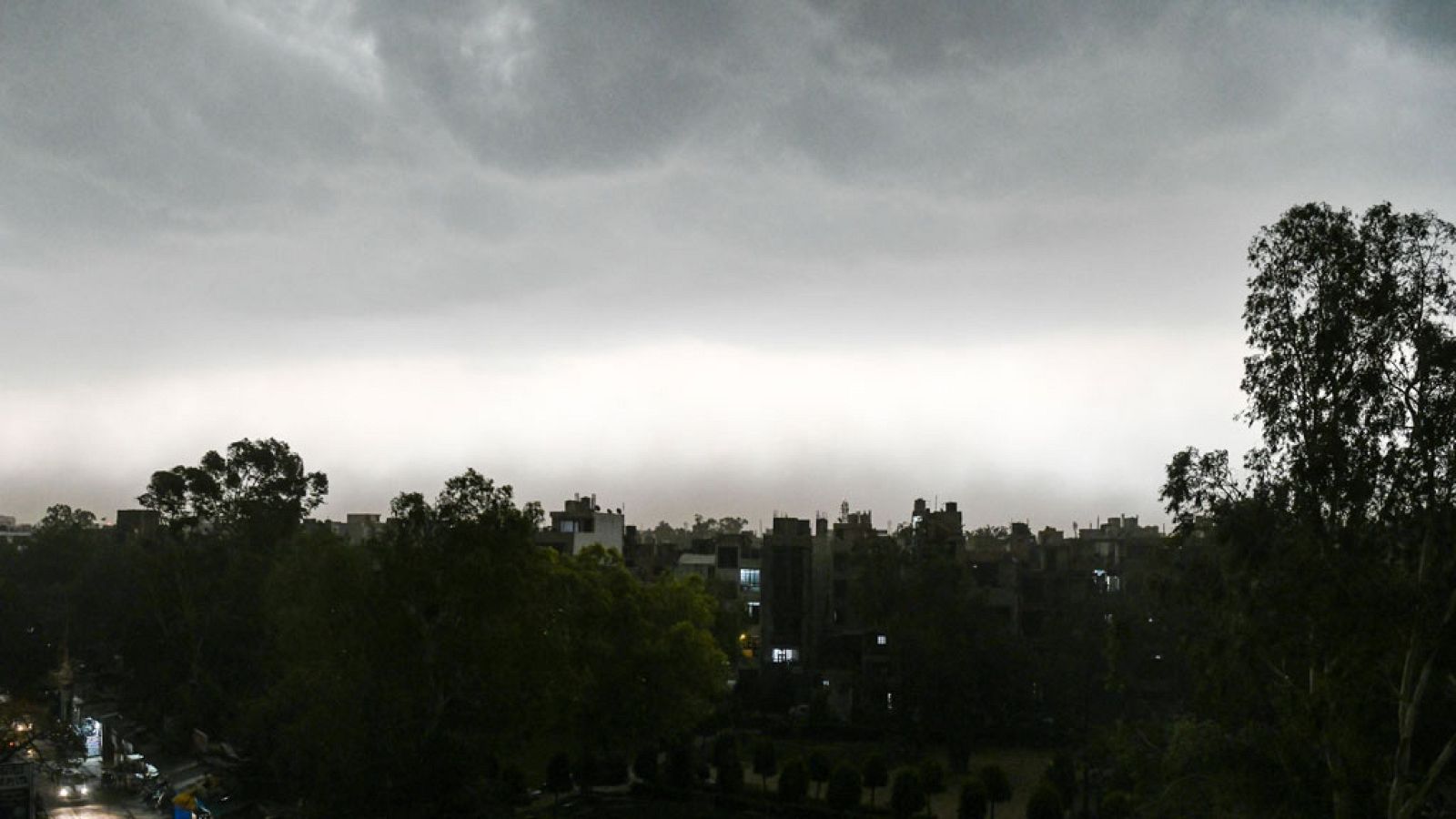 Ambiente inestable y chubascos en el interior