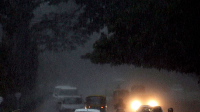 Chubascos y tormentas con probabilidad de que sean localmente fuertes en áreas del sur y del cuadrante nordeste peninsular y en Baleares