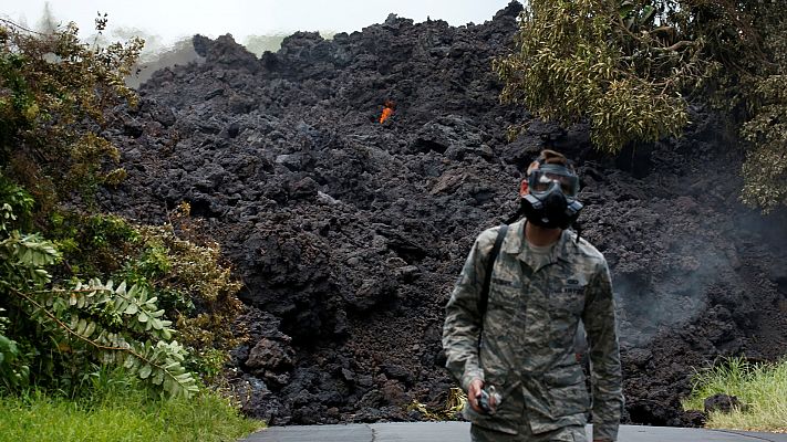 Telediario 1 - El Kilauea genera una nube tóxica al llegar al mar que amenaza a la población