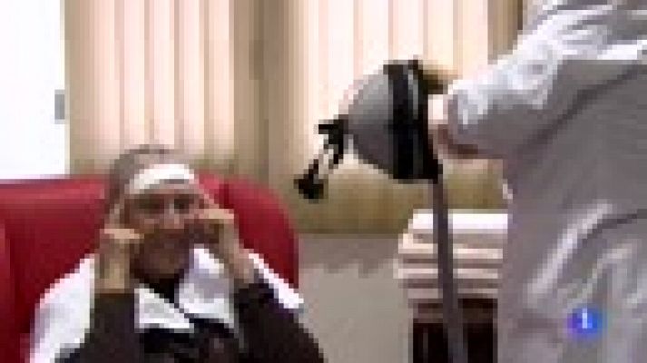 Telediario 1 - Un gorro evita que los enfermos de cáncer pierdan el pelo a causa de la quimioterapia