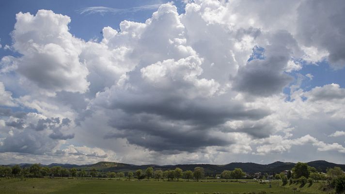 Chubascos y tormentas que podrían ser localmente fuertes en Cataluña y este del Sistema Ibérico