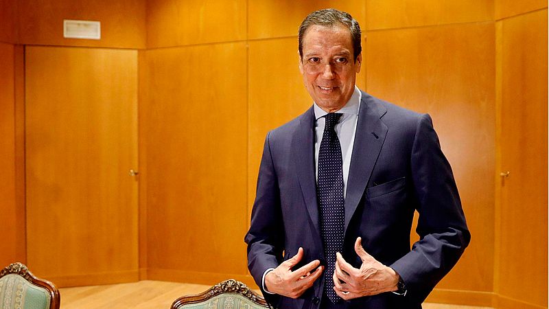 El PP suspende de militancia a Zaplana y la oposición ve "otra muestra de corrupción" del partido