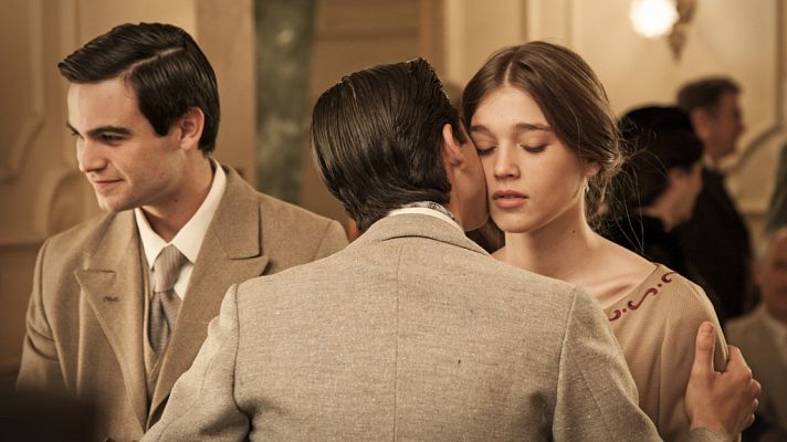 La otra mirada - Flavia anuncia que está comprometida