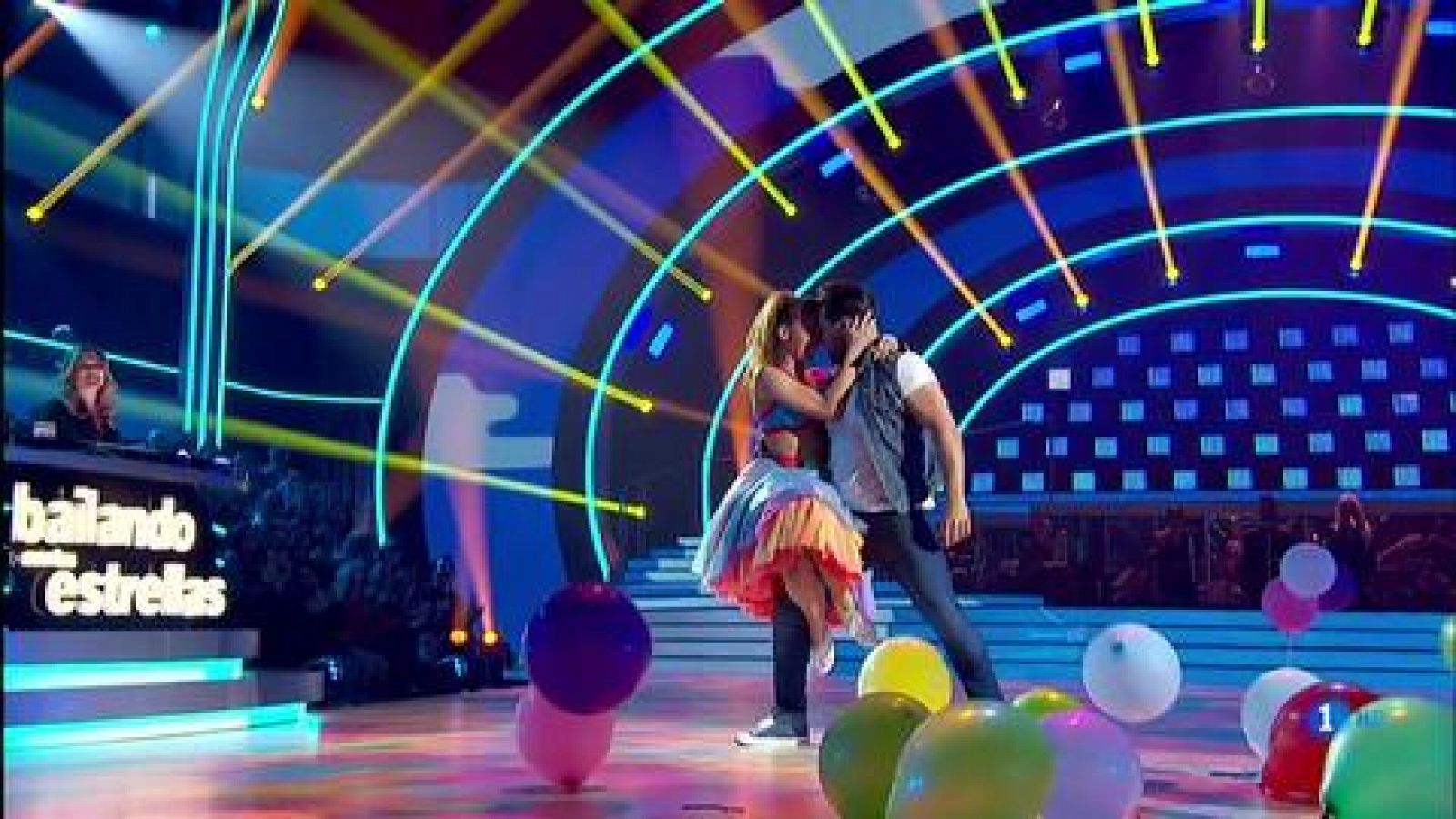 David Bustamante y Yana bailan "Feliz"