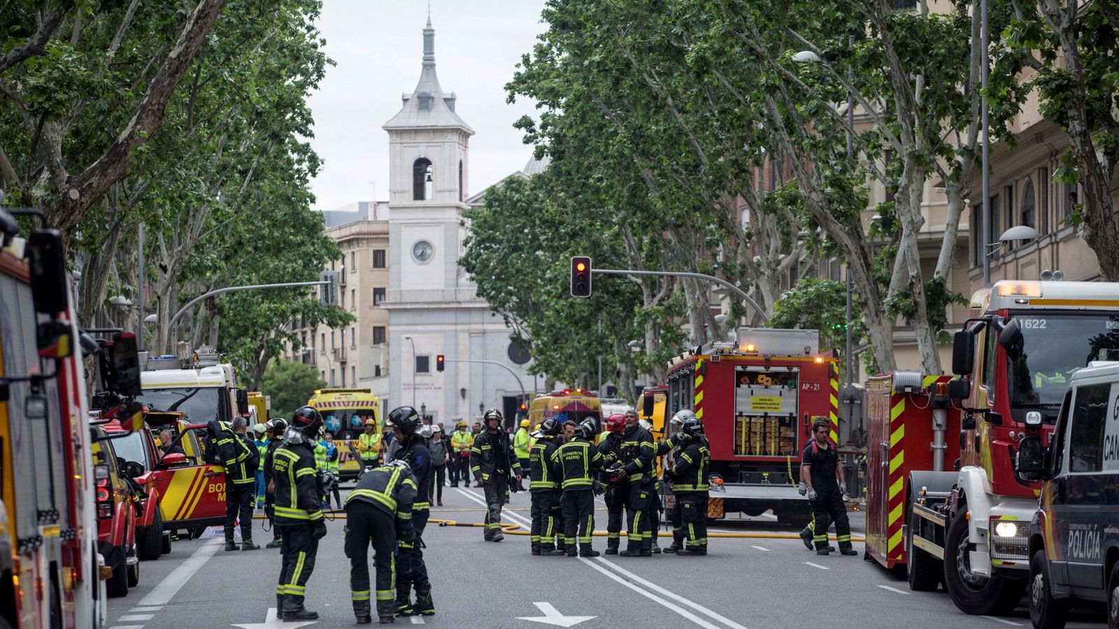 Siguen buscando a los obreros desaparecidos en el derrumbe de un edificio de Madrid con ayuda de un robot - RTVE.es