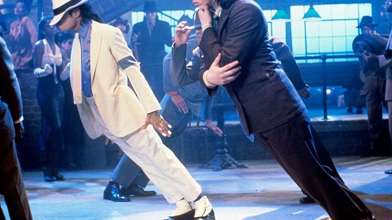 Un grupo de científicos admiradores del "Rey del Pop", Michael Jackson, han elaborado una explicación científica de cómo el cantante fue capaz de realizar uno de sus pasos más famosos, el de inclinarse hacia adelante con el tronco recto, según un est