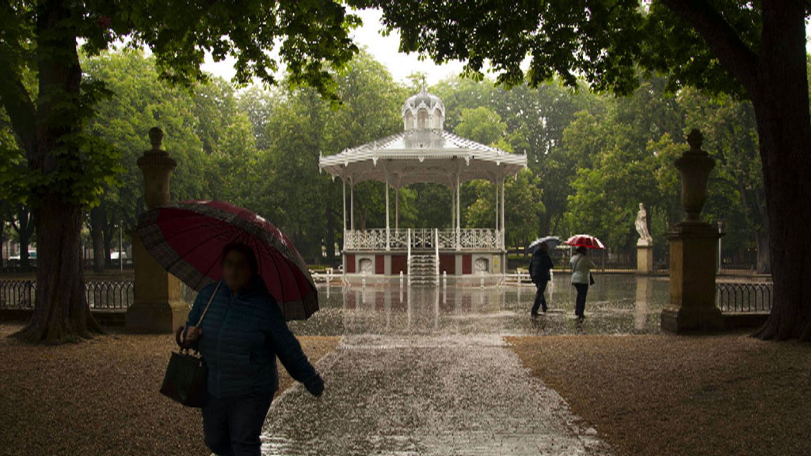 El tiempo: Fuertes tormentas en Andalucía, Galicia, Cantábrico y Extremadura | RTVE Play