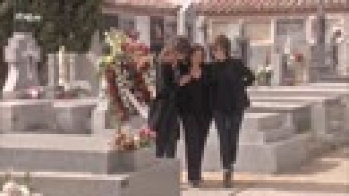 Paty, Felisa y Alicia acuden al funeral de Jairo