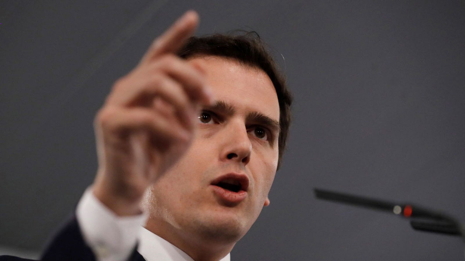 El líder de Ciudadanos, Albert Rivera, ha anunciado que su partido evaluará lo que va a hacer el resto de la legislatura y si seguirá apoyando al Gobierno después de la sentencia del caso Gürtel, que ha colocado al Ejecutivo y al país en una situació