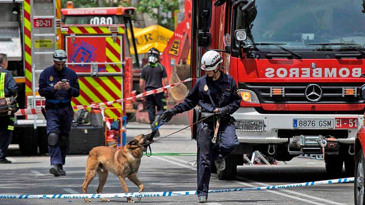 Telediario 1 - Los bomberos trabajan con menos riesgo en la búsqueda de los desaparecidos en el derrumbe en Madrid