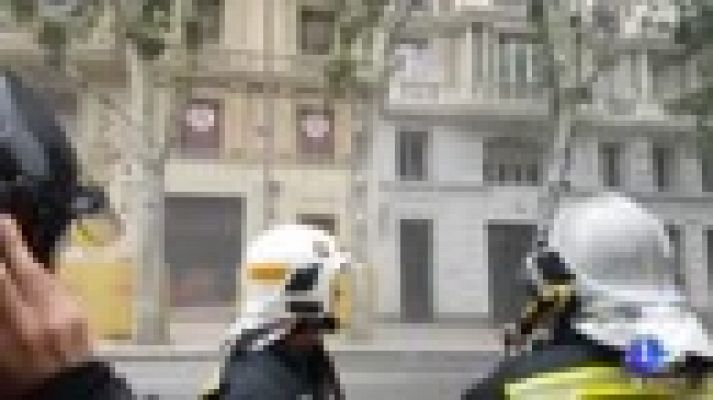 Los bomberos trabajan con menos riesgo en la búsqueda de los desaparecidos en el derrumbe en Madrid