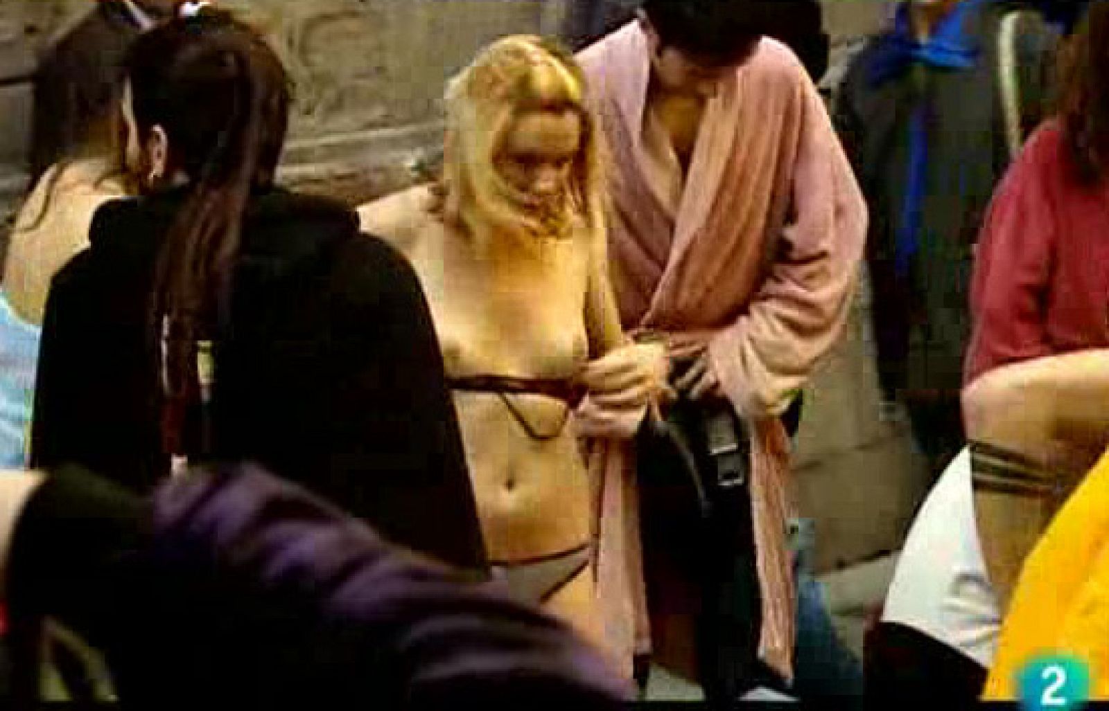 El escarabajo verde - Piel contra piel - Parte 2 - El escarabajo verde | Ver