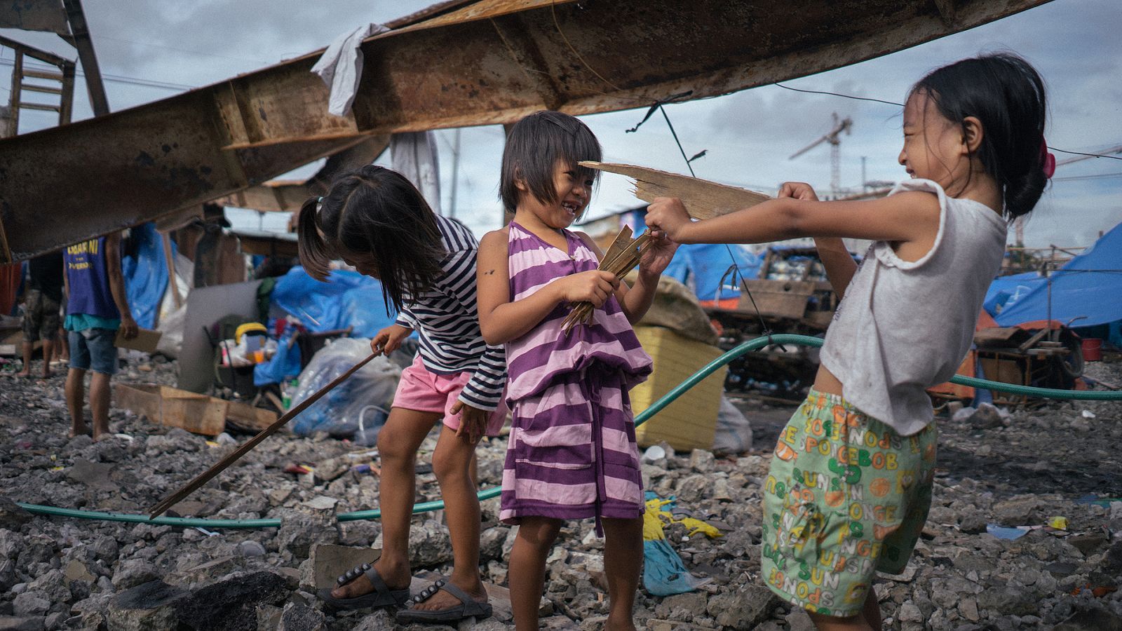 Cómo vacunar a 25.000 niñas contra el virus del papiloma humano en los barrios más marginales de Manila