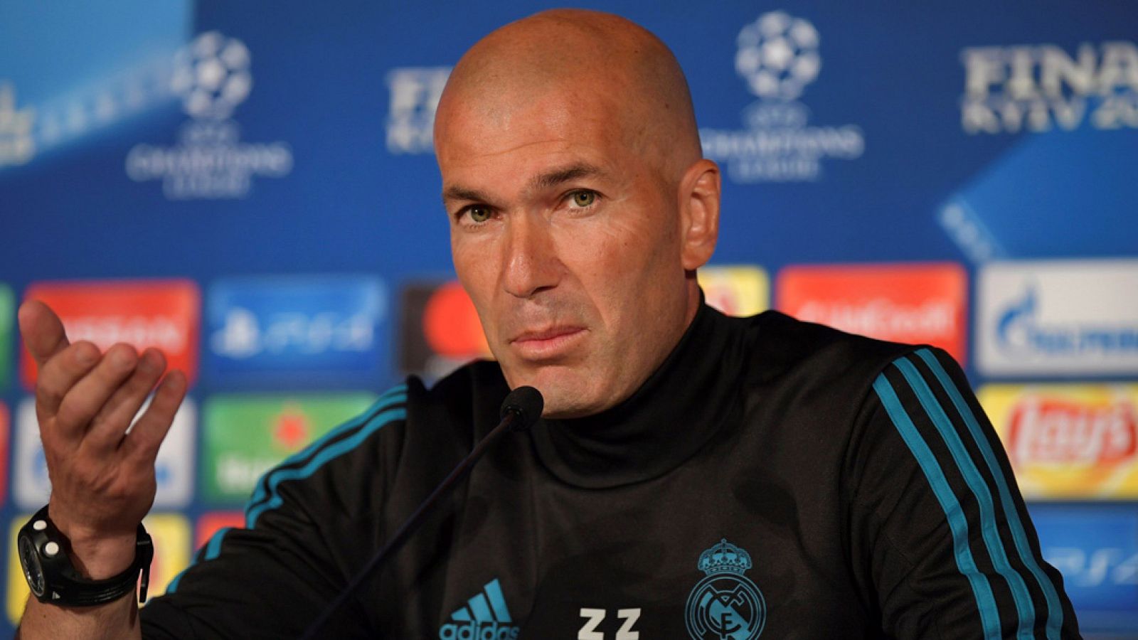 Zidane: "Dentro del vestuario nadie se siente favorito"
