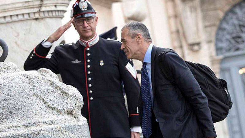 El presidente italiano encarga a Carlo Cottarelli la formación de un gobierno de transición a nuevas elecciones