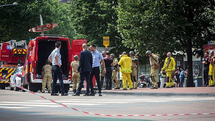 Un hombre mata a tiros a dos policías y a un pasajero de un coche en Lieja, Bélgica