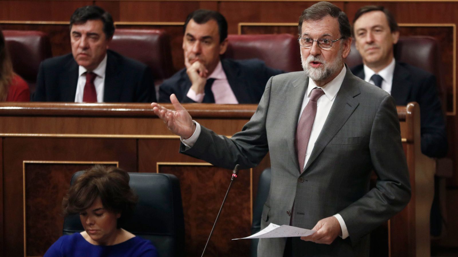 Rajoy no dimitirá, defiende que el PP no está "condenado" y acusa al PSOE de "chantajear" a todos los grupos - Informativo 24h | Ver