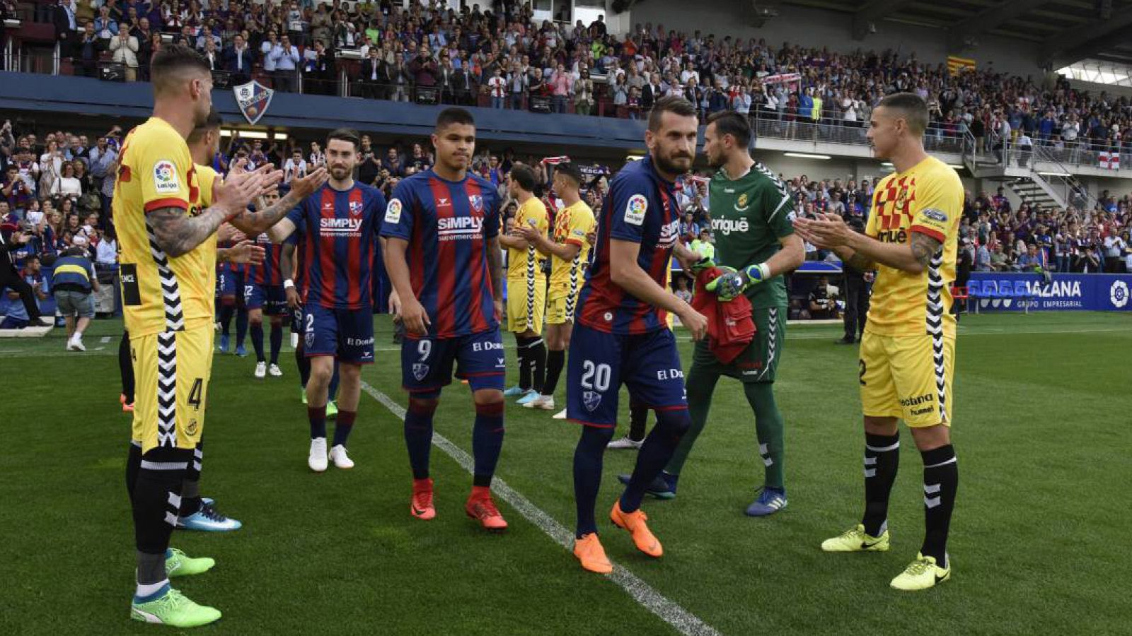 LaLiga ha presentado una denuncia ante las autoridades correspondientes ante las noticias de "cotizaciones alarmantes" durante el Huesca-Nàstic del pasado domingo en LaLiga 1/2/3, aunque "no ha observado" que se hayan producido irregularidades "en el