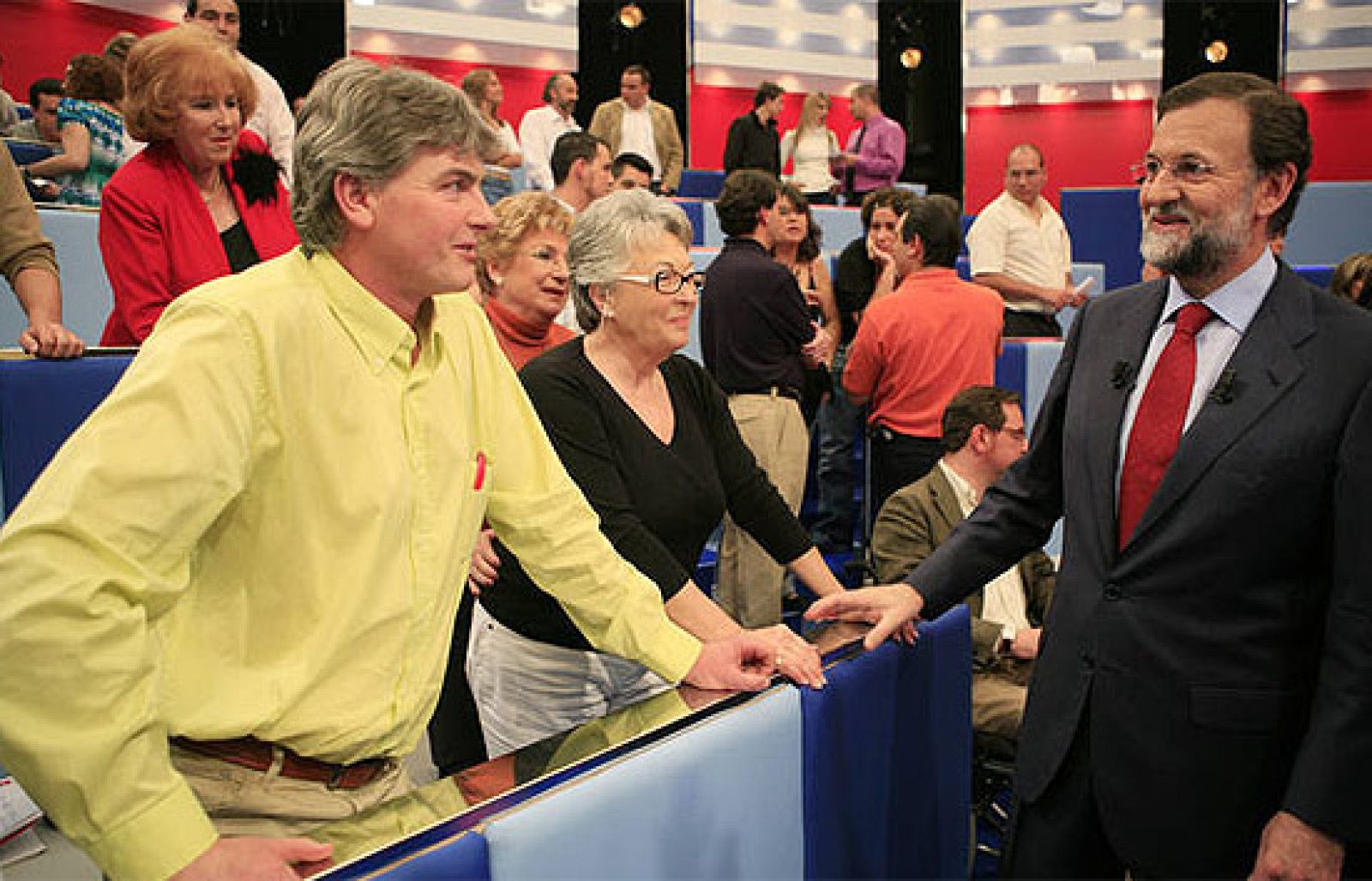 Mariano Rajoy regresa dos años después al programa 'Tengo una pregunta para usted', para contestar a un centenar de ciudadanos en medio de los distintos asuntos en los que se ve envuelto el Partido Popular en estos momentos.