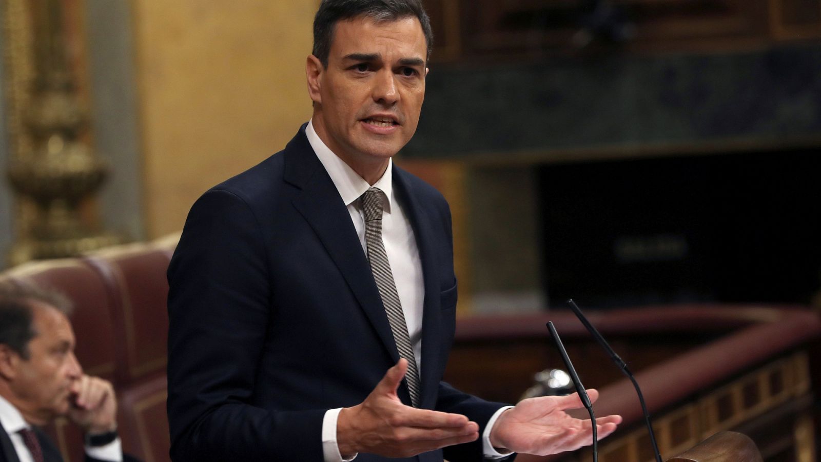 Sánchez pide a Rajoy que dimita