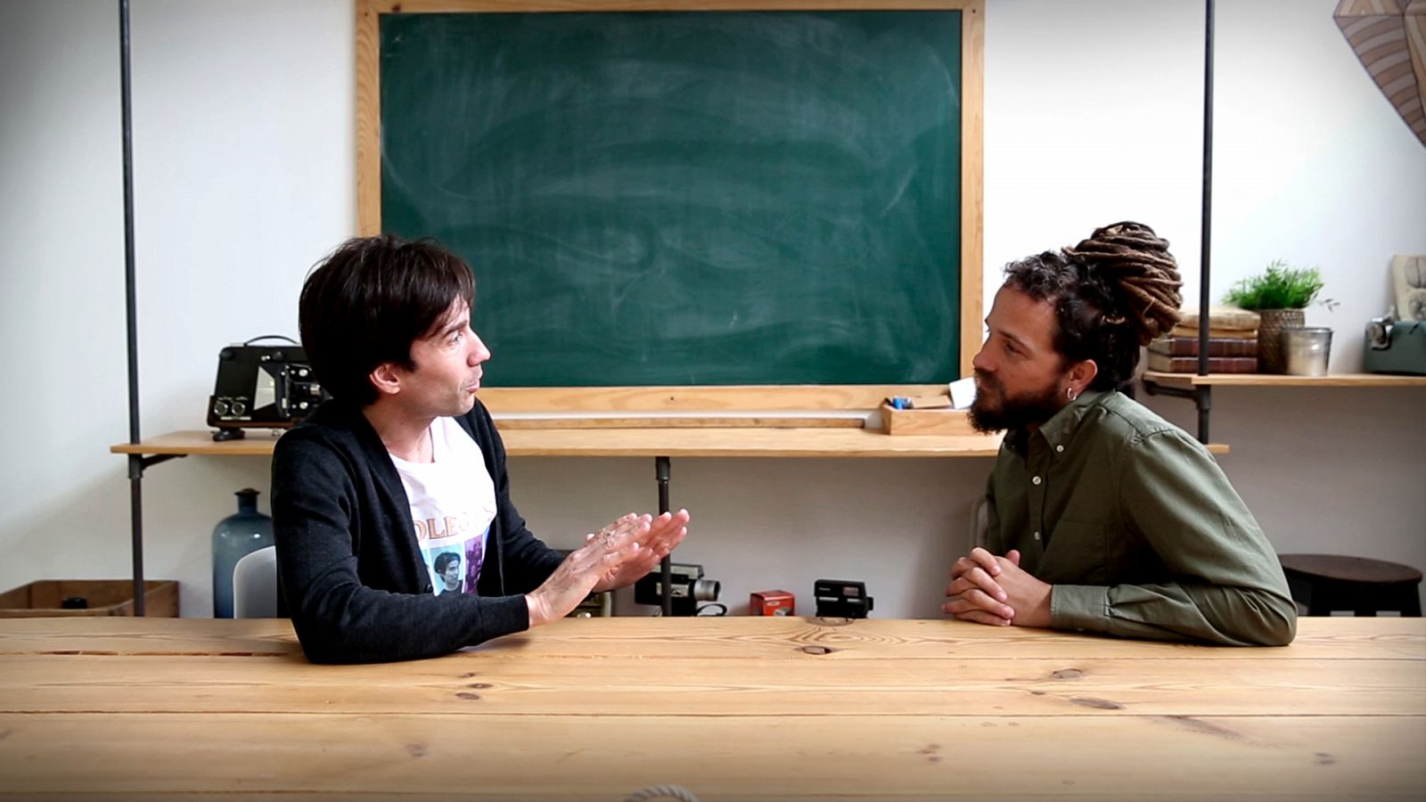 Surfeando sofás - Programa 9 - Entrevistamos a Manu Feijóo, protagonista de 'Colegas'