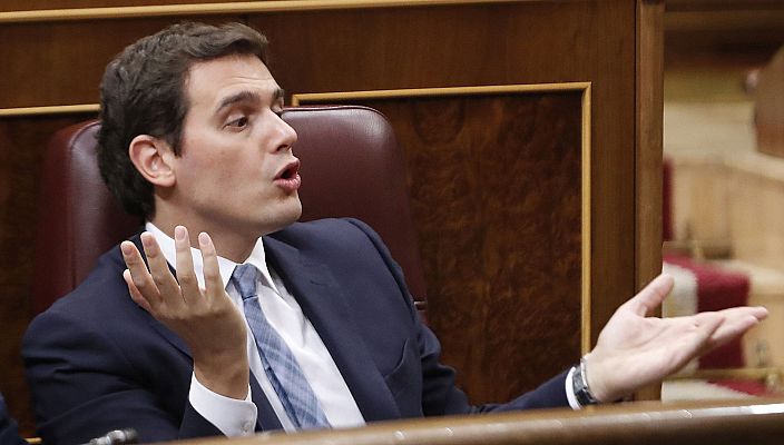 Telediario 1 - Rivera muestra su disconformidad e Iglesias tiende la mano a Sánchez para formar Gobierno