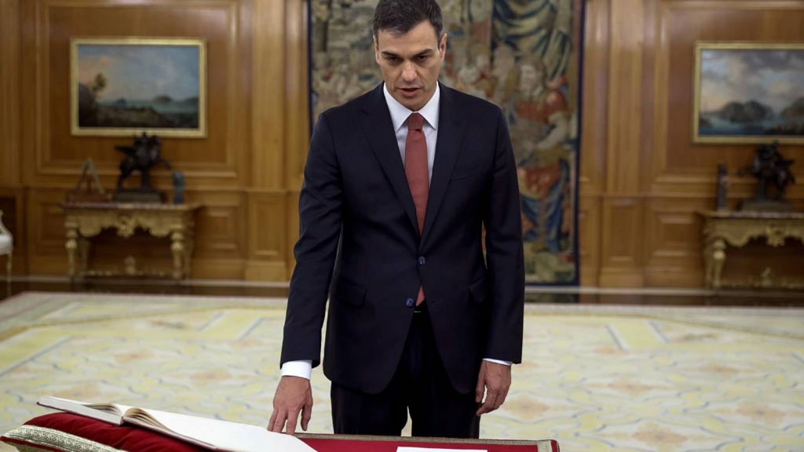 Sánchez promete el cargo ante el rey como séptimo presidente del Gobierno