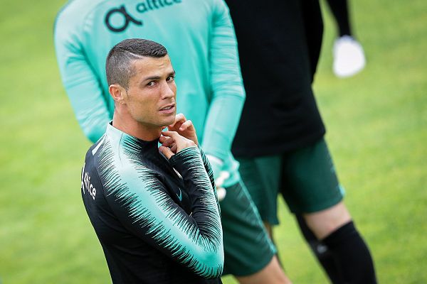Telediario 1 - Cristiano ya entrena con Portugal