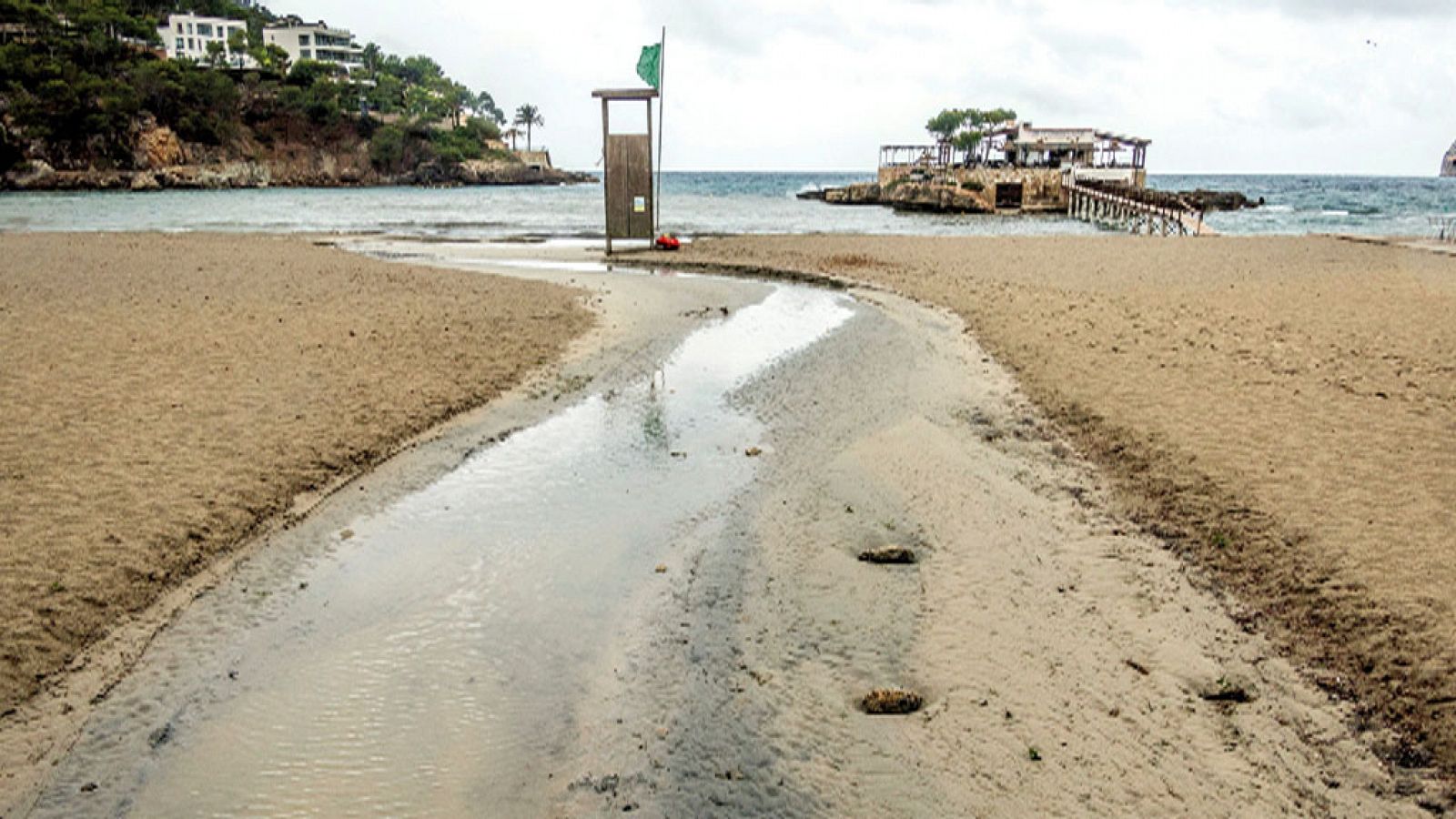 El tiempo: Chubascos localmente fuertes en el nordeste peninsular, Cantábrico oriental, Castilla y León y zonas próximas    | RTVE Play