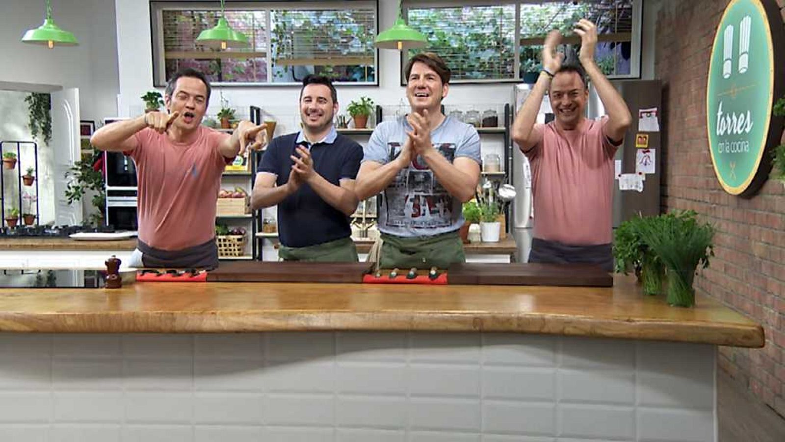 Torres en la cocina - Berenjena rellena y alitas de pollo - ver ahora