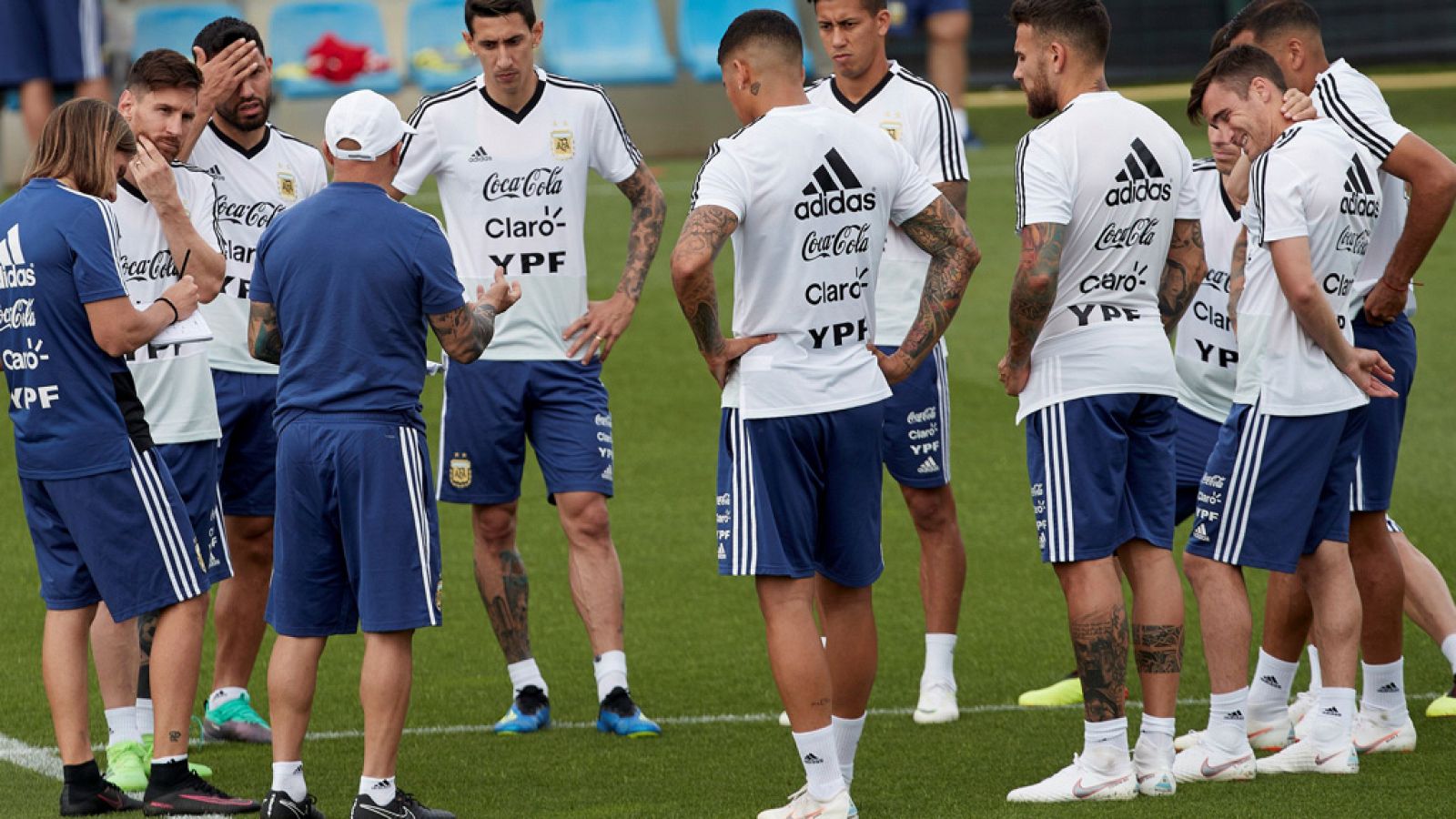 Telediario 1: Reacciones encontradas a la suspensión del partido que Argentina iba a jugar en Jerusalén | RTVE Play