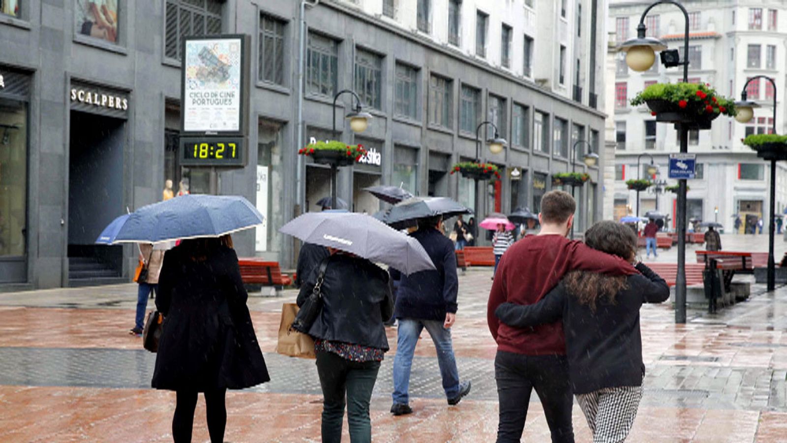 El tiempo: Posibles chubascos y tormentas localmente fuertes en Galicia y la cordillera Cantábrica | RTVE Play