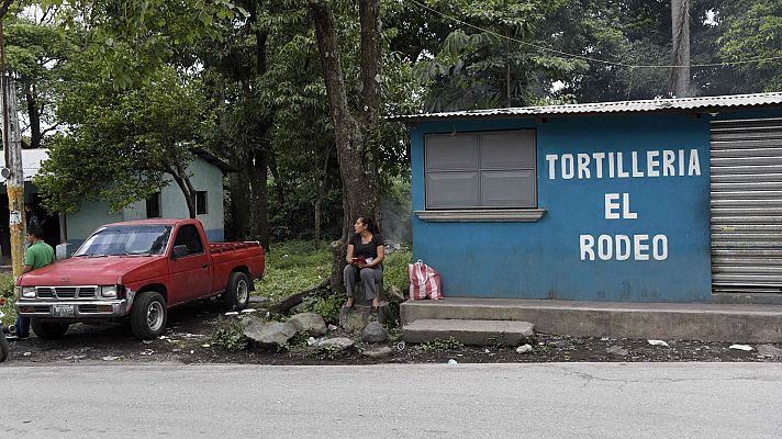 Telediario 1 - Alerta en El Rodeo, Guatemala, por los robos tras el volcán