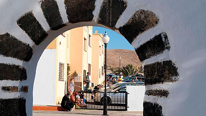 Telediario 1 - La policía busca pistas sobre la muerte de la joven hallada muerta en Fuerteventura con signos de violencia