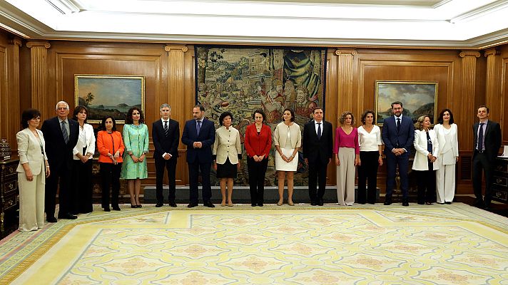 Los desayunos - Los nuevos ministros de Pedro Sánchez prometen sus cargos ante el rey