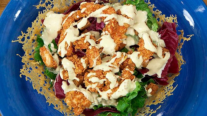 RTVE Cocina - Ensalada César en cuenco de parmesano