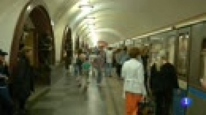 Telediario 1 - El metro de Moscú se viste de Mundial