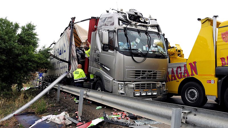 La colisión entre un autobús y un camión en Toledo deja una decena de heridos, dos de ellos graves