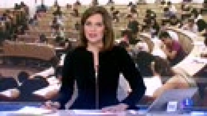 Telediario 1 - Estudiantes siguen protestando ante la repetición de 7 asignaturas en las pruebas de selectividad en Extremadura